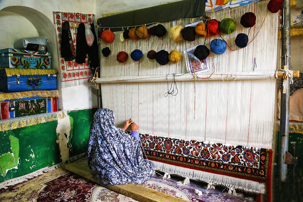 The Loom: A Guide to Traditional Rug Weaving Tools